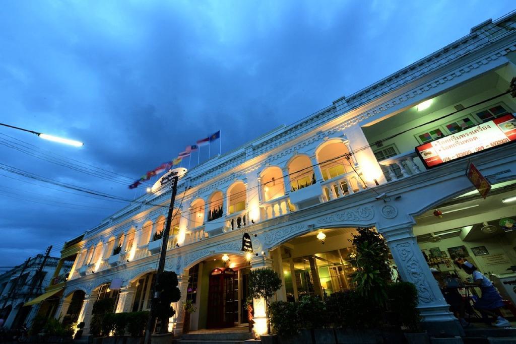 Baan Phuanda Phuket Hotel Exterior photo